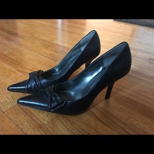 Nine West black pumps